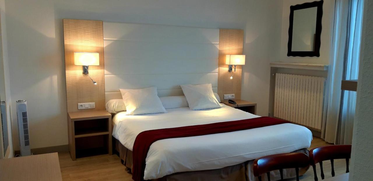 Uhainak Hotel 3*