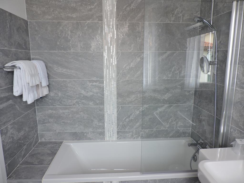 Uhainak Hotel 3*